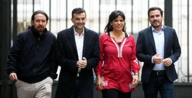 Pablo Iglesias, Alberto Garzón, Teresa Rodríguez y Antonio Maillo en la entrada del Congreso / Izquierda Unida