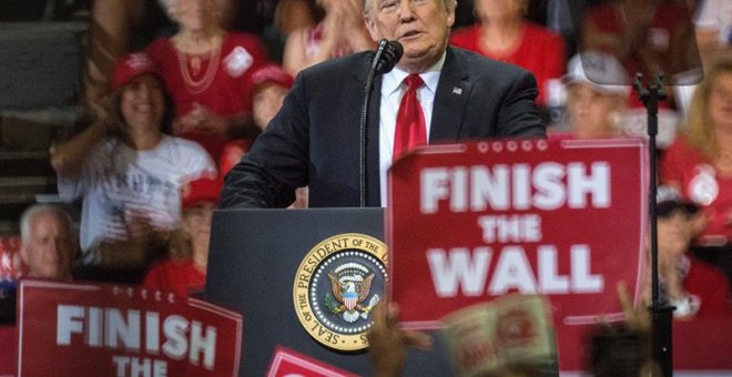 El presidente de EEUU, Donald Trump, habla durante un acto de campaña en apoyo al candidato republicano a gobernador del estado de Florida, Ron DeSantis. - EFE