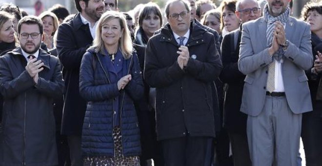 El conseller de Interior, Miquel Buch junto al presidente de la Generalitat, Quim Torra y la expresidenta de la AMI, Neus Lloveras. EFE
