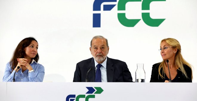 Esther Koplowitz, Carlos Slim, y Esther Alcocer Koplowitz, en la presentación del plan estratégico de FCC. REUTERS