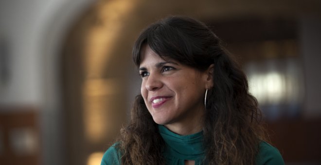 Teresa Rodríguez, en el Parlamento de Andalucía. Retrato de Laura León