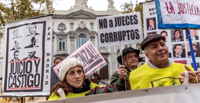 Concentración ante el Tribunal Supremo por el fallo de las hipotecas. EFE