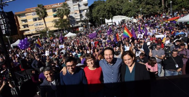 La diputada al Congrés per En Comú Podem, Lucia Martín, el tinent d'alcalde de Barcelona Gerardo Pisarello, la portaveu del Parlament de Catalunya en Comú - Podem, Jèssica Albiach, el secretari general de Podemos, Pablo Iglesias, i l'alcaldessa de Barcelo