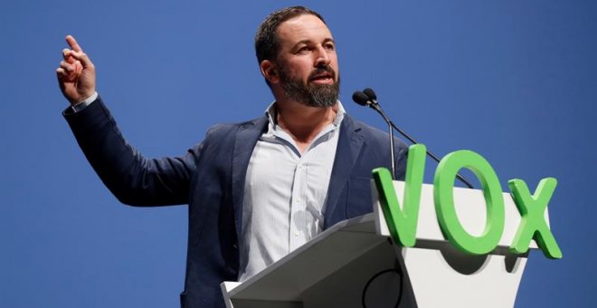 El presidente de Vox, Santiago Abascal, durante el acto de presentación en Sevilla a sus candidatos provinciales a las elecciones andaluzas. /EFE