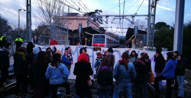 Tall de les vies dels ferrocarrils a l'estació de Sant Cugat del Vallès (Vallès Occidental). @8milmotius