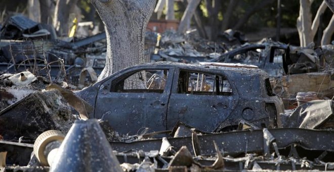 Vista de los estragos hoy, lunes 12 de noviembre de 2018, después del incendio de Woosley, en Westlake Village, California. (MIKE NELSON | EFE)