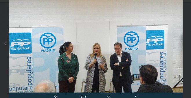 La alcaldesa de Villa del Prado, Belén Rodríguez, junto a la expresidenta de la Comunidad de Madrid, Cristina Cifuentes. Twitter oficial del PP de Villa del Prado.