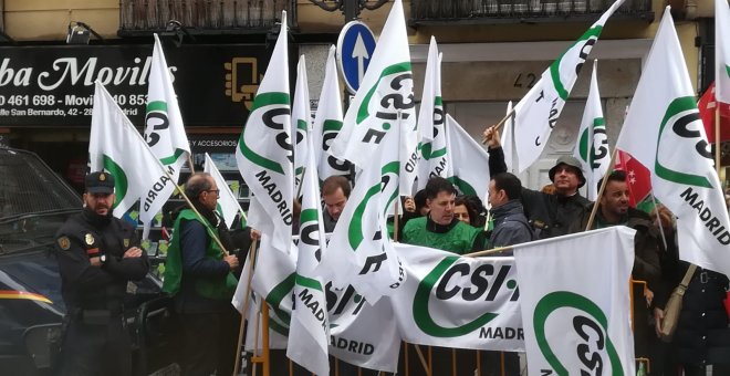 Afiliados a CSI-F se preparan para la manifestación de los trabajadores de la Justicia de este viernes en Madrid.- CSI-F