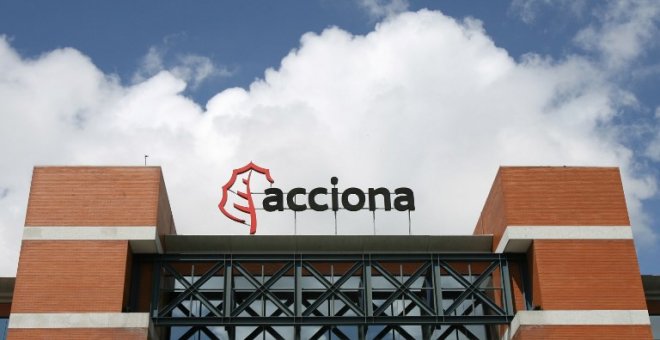 El logo de Acciona, en su sede en Alcobendas (Madrid). AFP