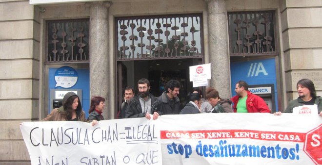 Protesta de Stop Desahucios ante Abanca contra las cláusulas suelo. EUROPA PRESS/Archivo