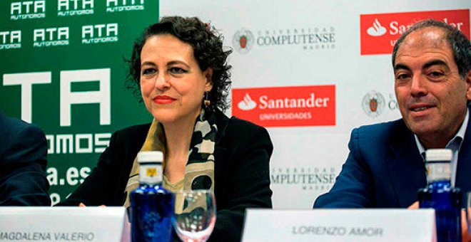 La ministra de Trabajo, Magdalena Valerio y el presidente de la Asociación de Trabajadores Autónomos (ATA), Lorenzo Amor