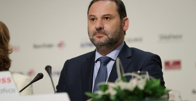 El ministro de Fomento, José Luis Ábalos, durante su intervención en un desayuno informativo, en el Casino de Madrid, Madrid.EFE/ Zipi