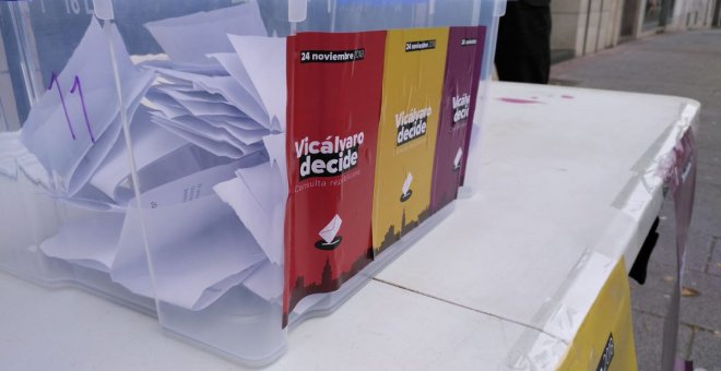 Urnas del referéndum popular por una monarquía o república./Vicálvaro Decide