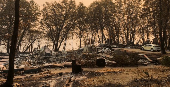 Imágenes de la devastación que ha dejado el fuego en Magalia, California./ EFE