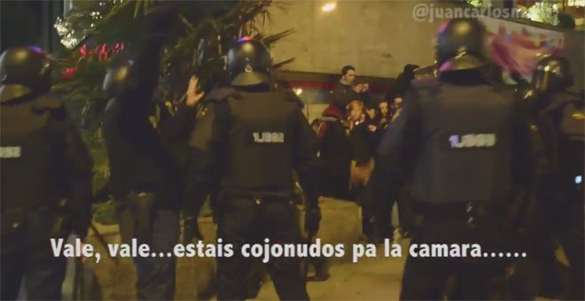 Captura de un vídeo grabado por Juan Carlos Mohr que refleja una carga policial durante una protesta en Madrid.