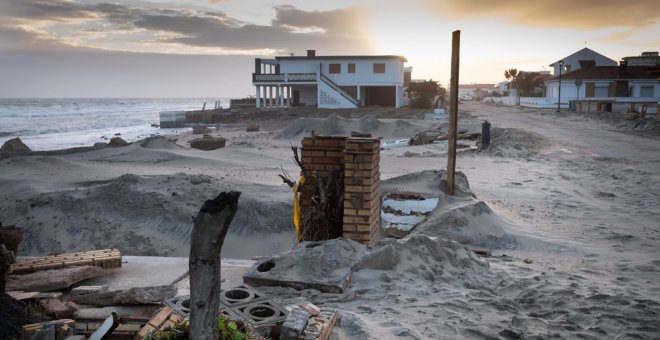 Temporal en la costa de Huelva que dejó cuantiosos destrozos en La Antilla, Lepe, en la provincia de Huelva, en marzo de 2018. PEDRO ARMESTRE