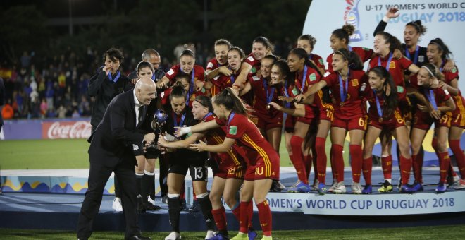 La selección española sub'17 levanta la copa del mundo. EFE/Federico Anfitti