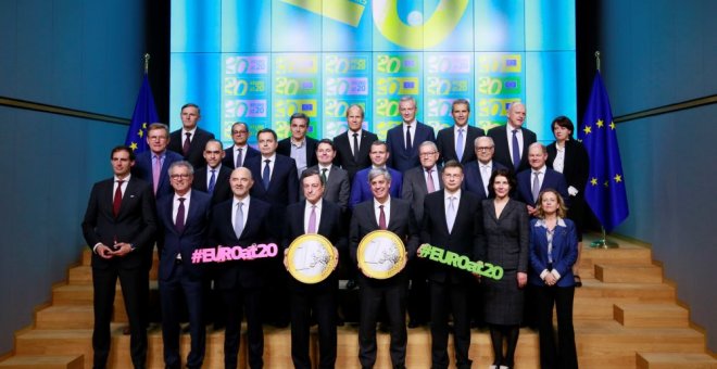 Los ministros de Finanzas de la Eurozona posan para una fotografía/EFE