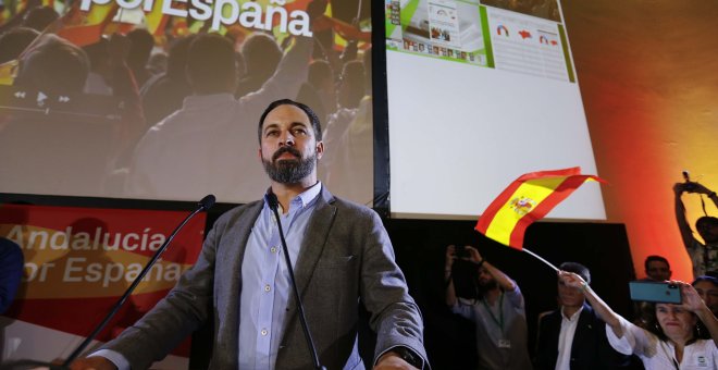 El líder de Vox, Santiago Abascal, durante su intervención en Sevilla tras conocer los resultados elecotrales el pasado domingo.- REUTERS/ MARCELO DEL POZO