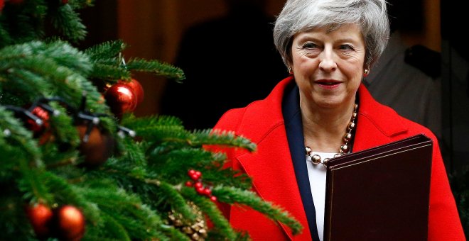 La primera ministra británica, Theresa May, abandona 10 Downing Street, Londres, Gran Bretaña, 4 de diciembre de 2018. / HENRY NICHOLLS