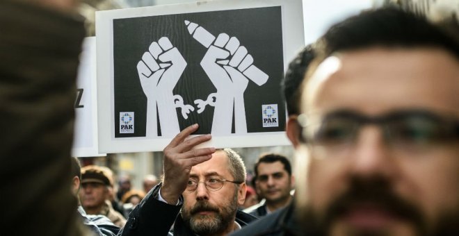 Desde 1995 un total de 348 periodistas están en prisión - Ozam Kose/ AFP