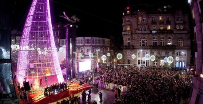 El tradicional encendido de las luces de Navidad en Vigo. EFE / Salvador Sas