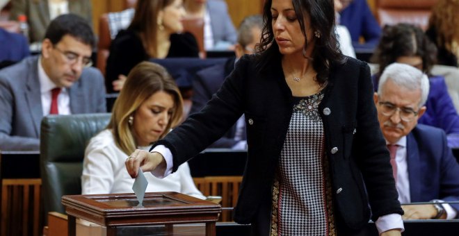 Marta Bosquet, de Ciudadanos, que ha sido elegida presidenta del Parlamento de Andalucía, durante su votación para elegir los miembros de la Mesa. EFE/Julio Muñoz