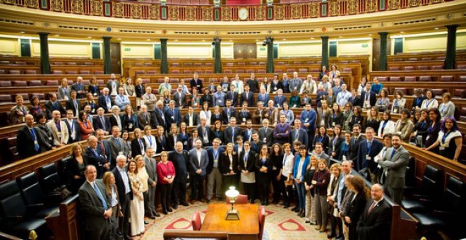 Participantes en las primeras jornadas de Ciencia en el Parlamento en el Congreso de los Diputados, con la presidenta Ana Pastor. /  Congreso