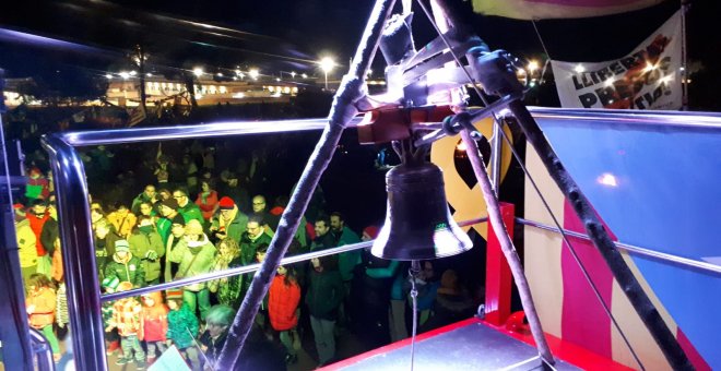 Cientos de personas celebraron, con campana incluída, la Nochevieja en la cárcel de Lledoners.