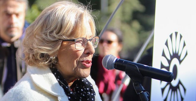 Manuela Carmena recibIó el alta tras pasar la Nochevieja en el hospital por una infección después de ser operada del tobillo. / EP