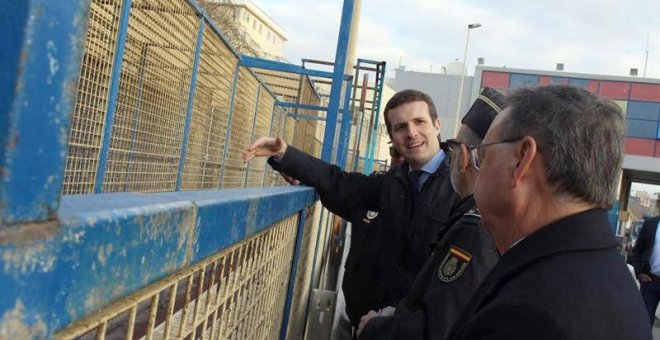 Pablo Casado, en la frontera del Tarajal este jueves. EFE/Reduan