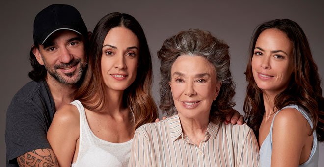 PabloTrapero, con las protagonistas de 'La quietud', Martina Gusman, Graciela Borges y Bérénice Bejo.