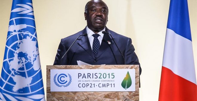 15/11/2017.- Fotografía de archivo realizada el 30 de noviembre de 2015 que muestra al presidente de Gabón, Ali Bongo Ondimba, durante la Cumbre del Clima COP21 en Le Bourget al norte de París (Francia). Un grupo de militares tomó hoy, 7 de enero de 2019,