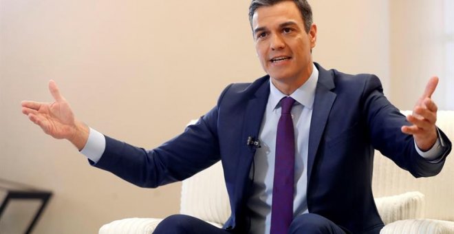 El presidente del Gobierno, Pedro Sánchez, durante la entrevista con la Agencia Efe en el Palacio de La Moncloa. /EFE