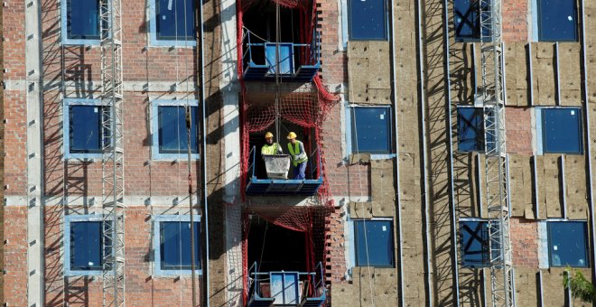 Bloque de viviendas en construcción en Barcelona. REUTERS/Albert Gea
