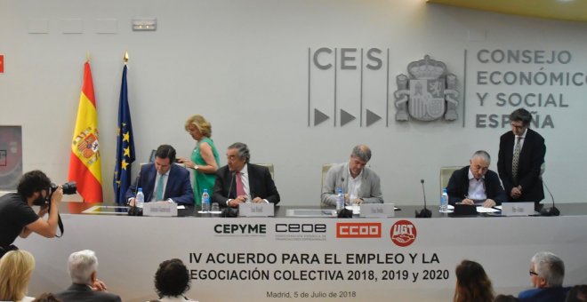 Patronal y sindicatos firman el IV Acuerdo para el Empleo y la Negociación Colectiva (AENC) 2018-2020. EFE