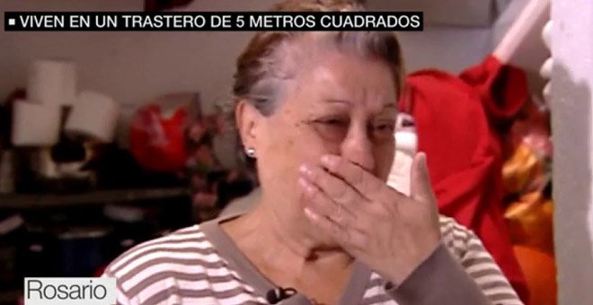 Rosario Planas vive con su hijo discapacitado en un trastero de Valencia. / LASEXTA