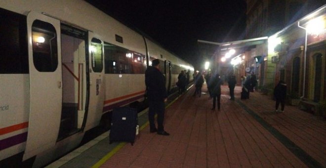 Descarrila un tren que cubría la línea Madrid-Zafra a la altura de Torrijos sin causar heridos. / EUROPA PRESS