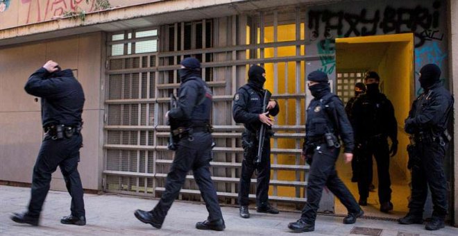 Los Mossos d'Esquadra llevan a cabo desde primera hora de esta mañana una operación contra el terrorismo yihadista en la ciudad Barcelona y en Igualada.(QUIQUE GARCÍA | EFE)