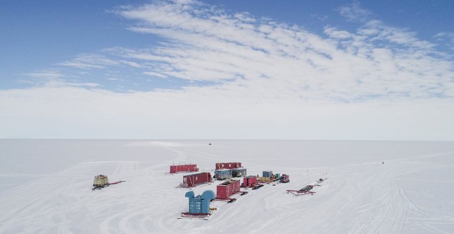 El equipo de investigadores de SALSA durante la expedición para acceder a las aguas del lago Mercer, a más de mil metros de profundidad en la Antártida.- SALSA