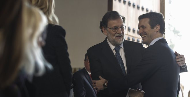 Mariano Rajoy junto a Pablo Casado en la sede del Parlamento de Andalucía - EP/María José López