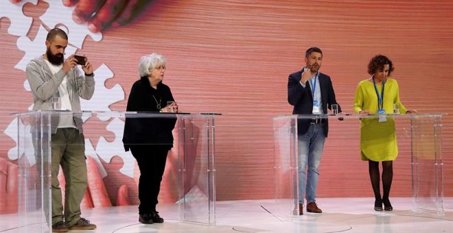 Jaume Vives, Teresa Freixes, José Rosiñol y Dolors Montserrat, durante el debate./EFE