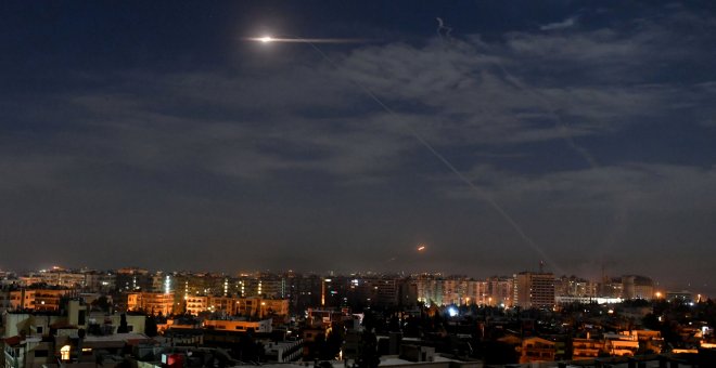 El ejército israelí ha bombardeado varios “objetivos iraníes” en el área de Damasco. / REUTERS