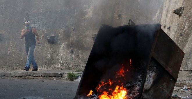 Disturbios en Caracas este lunes. REUTERS/Carlos Garcia Rawlins