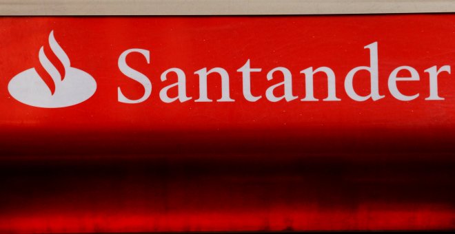 El logo del Banco Santander en unas de sus sucursales en Londres. REUTERS/Luke MacGregor