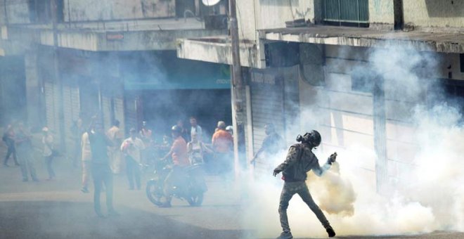 Protestas contra el Gobierno de Nicolás Maduro en la ciuddad de Tachira. (CARLOS EDUARDO RAMÍREZ | REUTERS)