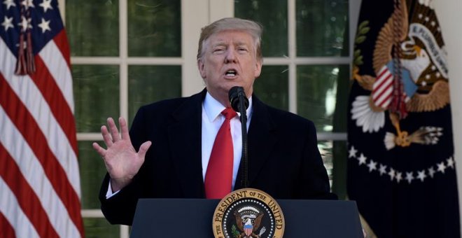 25/01/2019.- El presidente estadounidense, Donald Trump, a su llegada este viernes para ofrecer declaraciones en la Casa Blanca, en Washington, DC (EE.UU.). Trump anunció este viernes un pacto provisional con el Congreso para la reapertura por tres semana