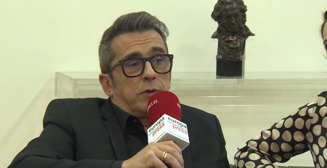 Buenafuente dando explicaciones sobre las prácticas gratuitas en la gala de los Goya. EUROPA PRESS