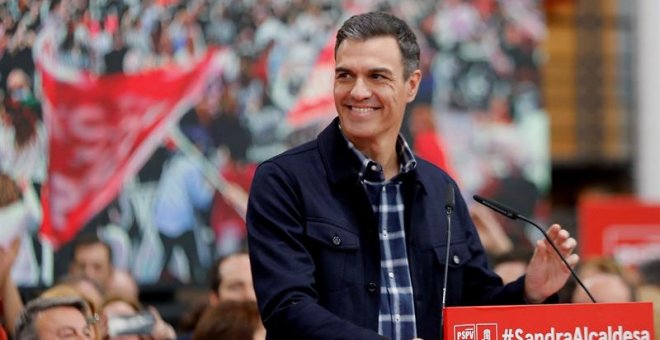 El jefe del Ejecutivo y secretario general del PSOE, Pedro Sánchez, interviene en el acto de proclamación de Sandra Gómez como candidata socialista a la alcaldía de Valencia. EFE/ Juan Carlos Cardenas