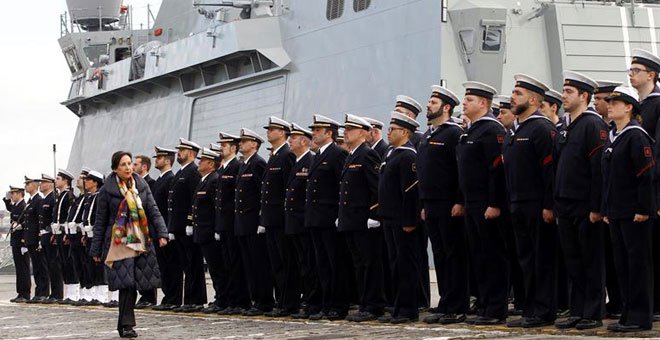 La ministra de Defensa, Margarita Robles, en el Arsenal Militar de Ferrol, durante la entrega a la Armada del buque Furor. / EFE